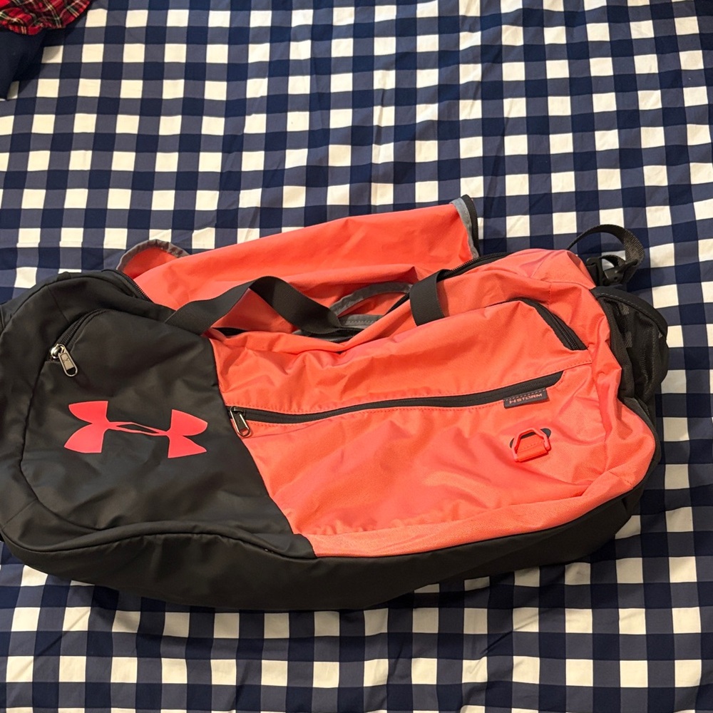Under Armour Black and Coral Duffel gym Bag women’s like new